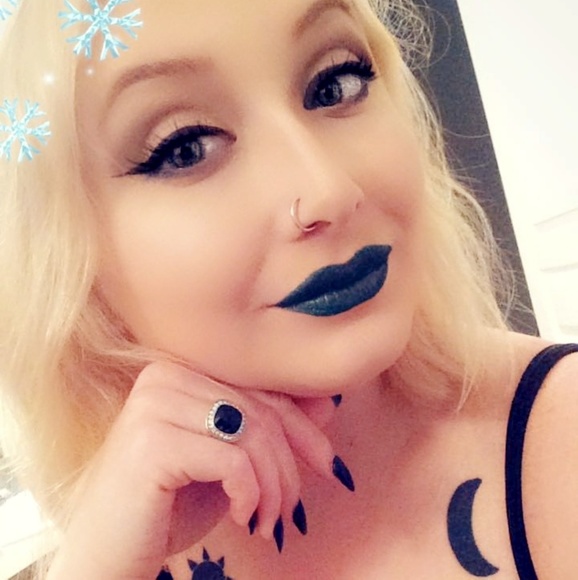 Meet your Posher, Cassidy - Picture 2 of 4